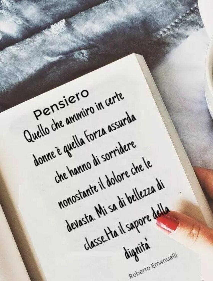 Quello che ammiro in certe donne è quella forza assurda che hanno di sorridere nonostante il dolore che le devasta. Mi sa di bellezza di  classe. Ha sapore della dignità