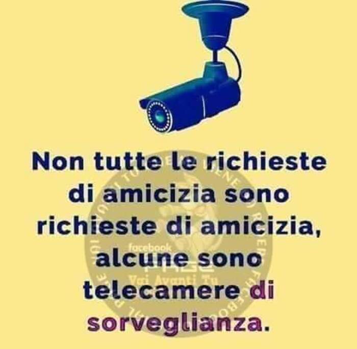 "Non tutte le richieste di amicizia sono richieste di amicizia, alcune sono telecamere di sorveglianza." - Frecciatine per Facebook